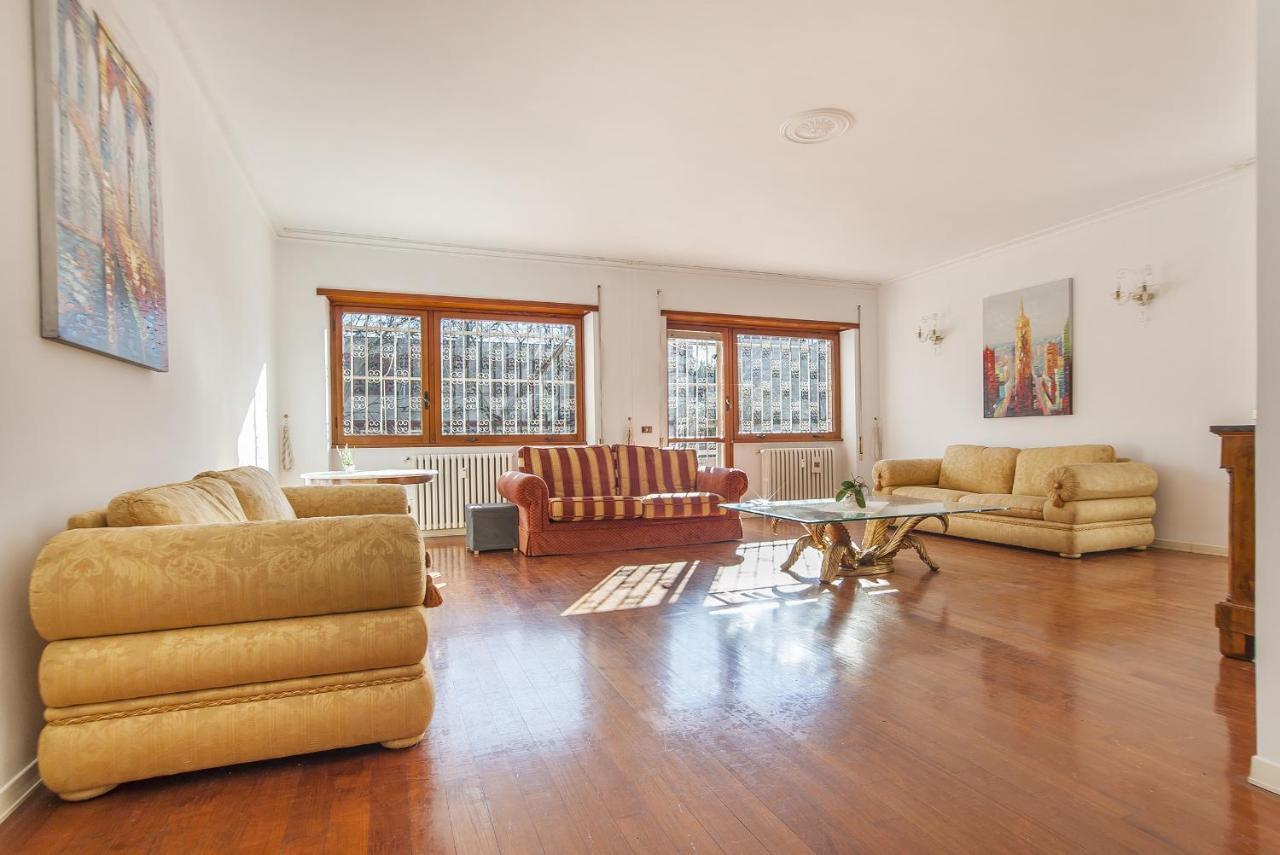 Eur Luminous And Large Family Terrace Apartment Rome Exterior photo