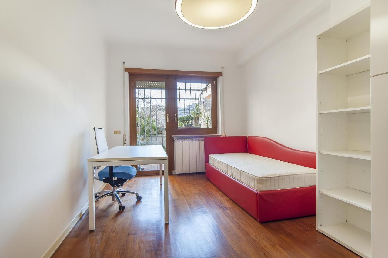 Eur Luminous And Large Family Terrace Apartment Rome Exterior photo